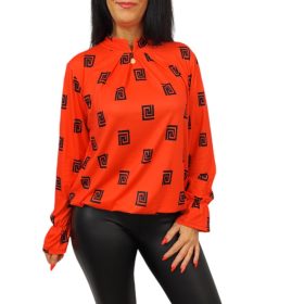 Lola medállal díszítve piros görög mintás felső