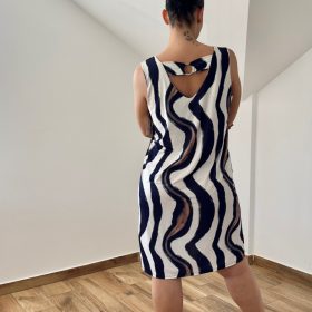 Heni elől-hátul V-nyakú ruha - hullám mintás