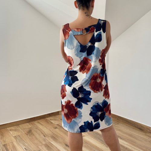 Heni elől-hátul V-nyakú ruha - virág mintás