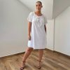 Vállra húzható ruha - fehér madeira mintás